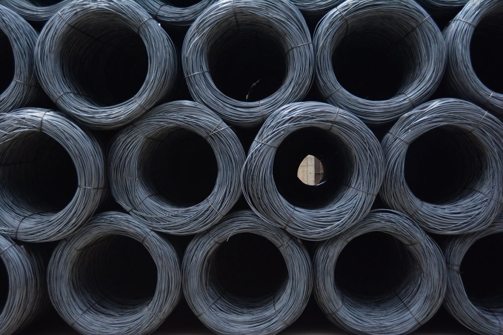 Betonstahl in Ringen im Lager
